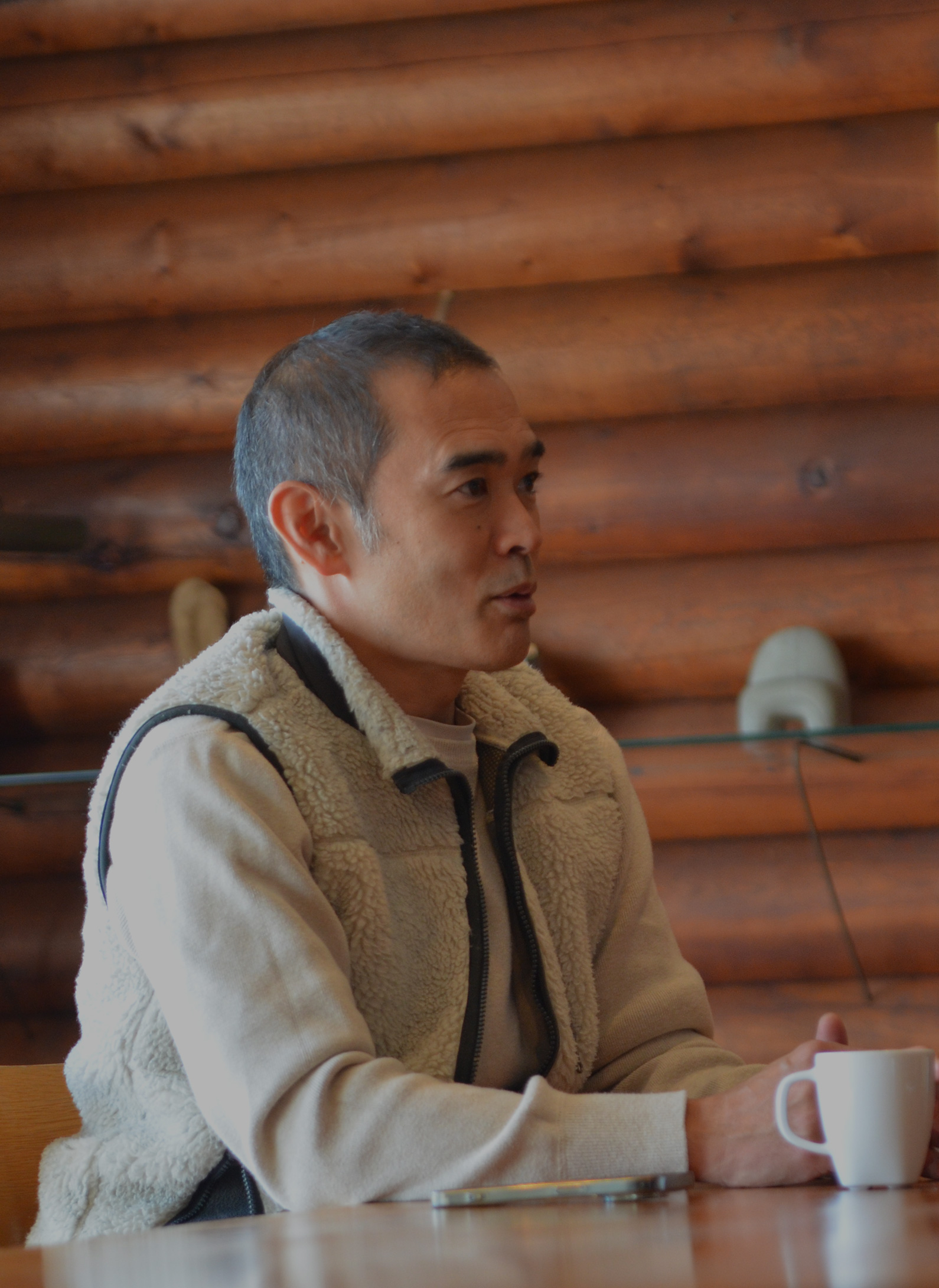 笑顔で語る様子