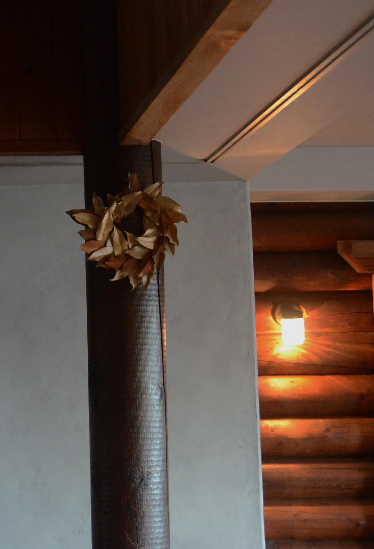 インタビューに答える責任者