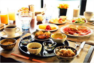 琉球の地の食事が色々と揃っているブッフェスタイルの朝食。